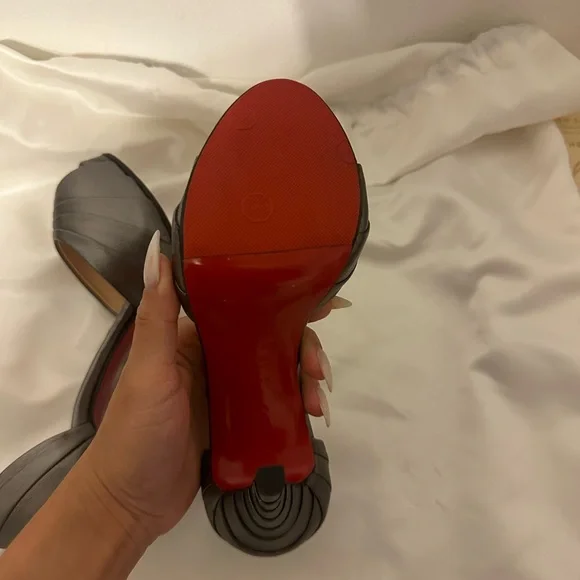 Christian Louboutin Heels! - Picture 4 of 7